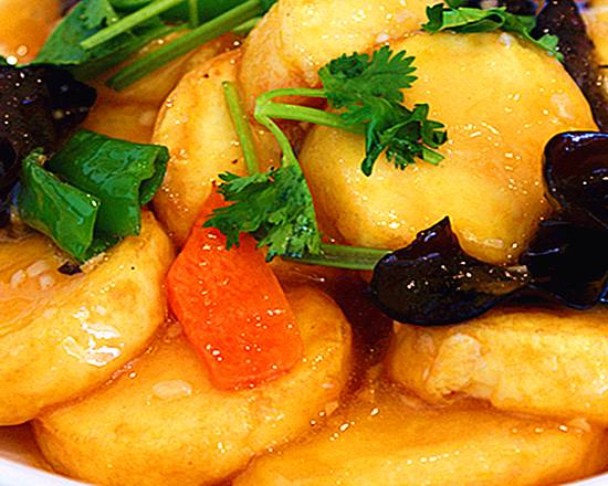 Yuzi Tofu (红烧玉子豆腐)